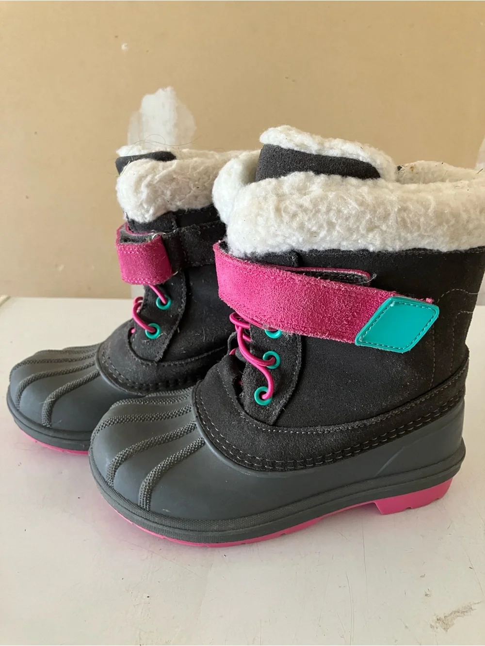 Cat & Jack Kids Gray Winter Boots with Bright Pink Soles